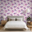 Papel pintado floral diseño artístico flores acuarela en tonos lila y rosa fondo beige claro