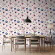 Papel pintado floral diseño moderno flores acuarela en tonos rosa y azul fondo beige claro