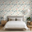 Carta da parati floreale design moderno fiori ad acquerello in tonalità beige, verde e pesca sfondo bianco