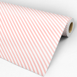 Tapete weiße diagonale Streifen auf rosa Hintergrund